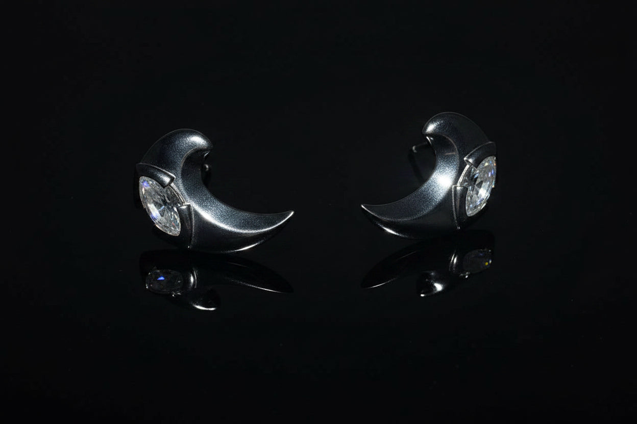 Crescent Earstud